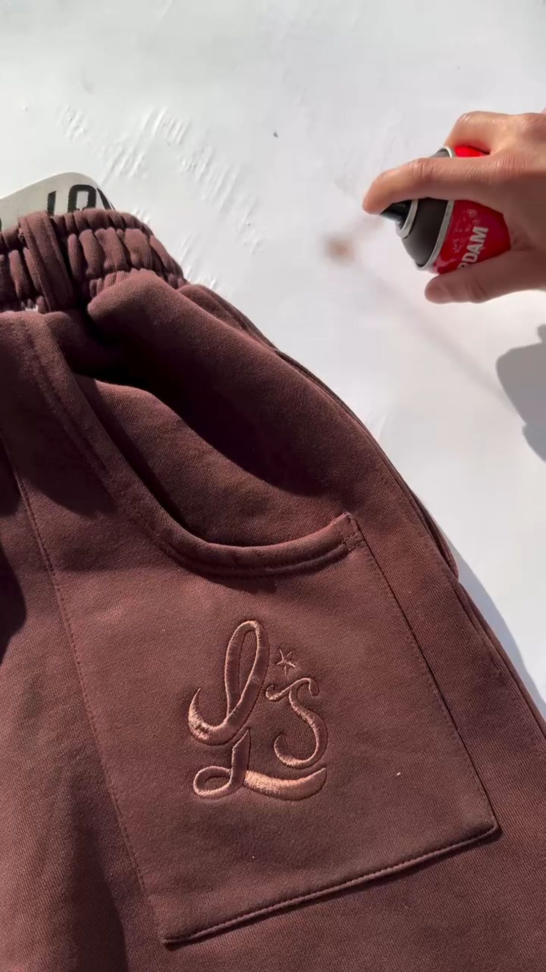 2025 tendencia estadounidense color sólido cuello alto otoño e invierno marca de moda personalidad sudadera con capucha simple cárdigan suéter traje hombres y mujeres