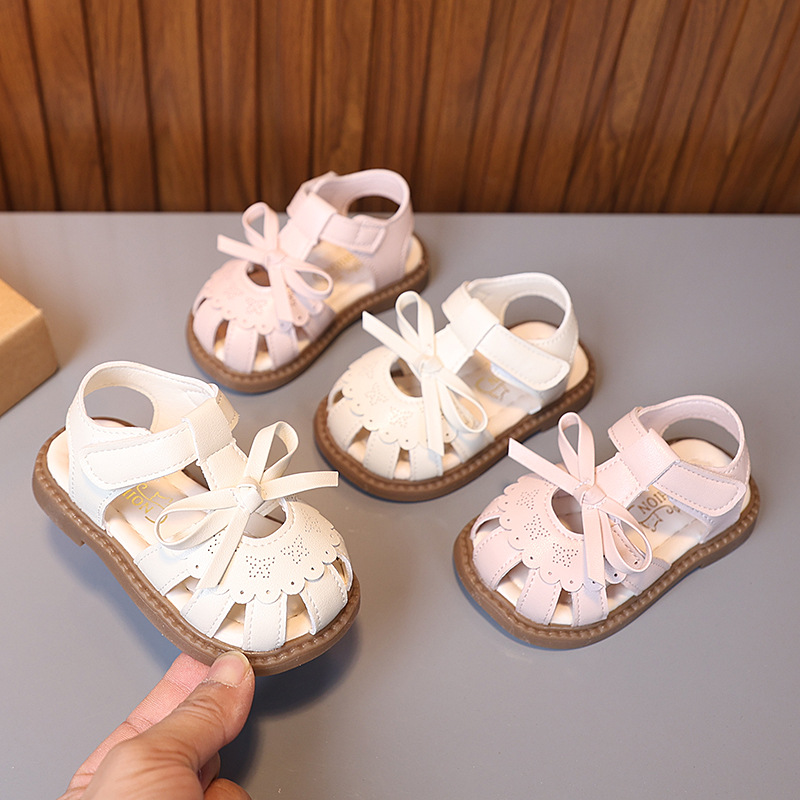 A generation of female baby baotou hollow sandals summer new princess sandals children Korean soft soled toddler shoes