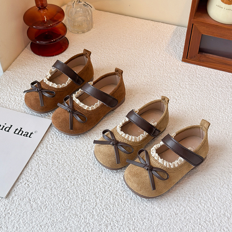 Zapatos de princesa de arco de niñas 2026 primavera nuevos zapatos de encaje para niños con suela suave de moda zapatos de cuero versátiles