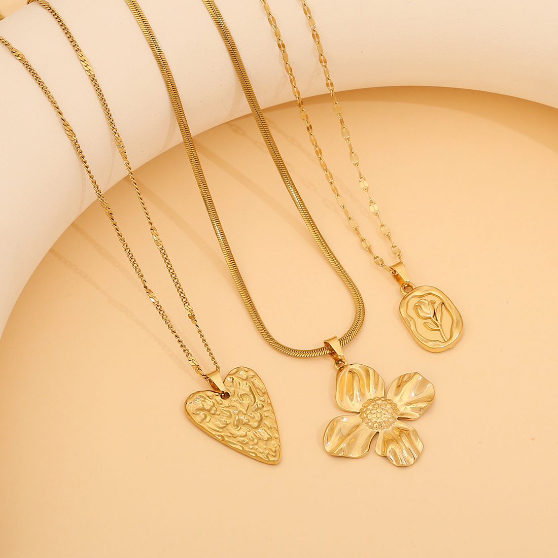 [Bing Meng] Sun Love Colgante Moda Mariposa Flor Collar de acero inoxidable Joyería de lujo ligera N1444