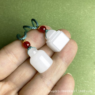 �½���z��Q�����������Ů�|�����һ��С������ʯ�쉋����ӡ��