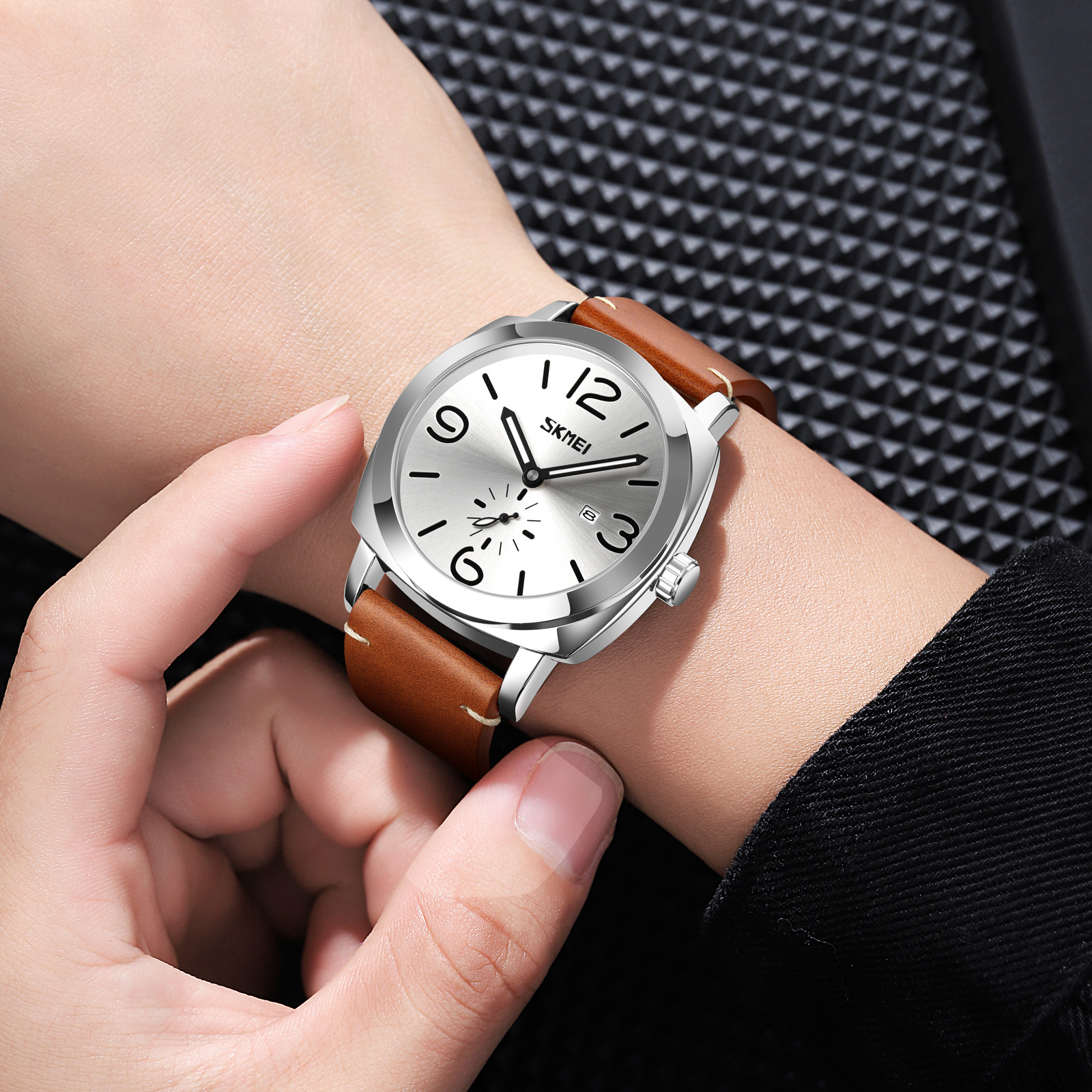 Momento de belleza masculina retro relojes de cuarzo cuadrado calendario nocturna relojes impermeables transfronterizos para fábrica al por mayor