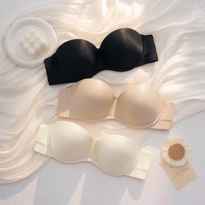 Jy8810 Seamless Glossy Lingerie for Small Busts, Enhancing and Gathering Effect, Half-Round Cup, Thin on Top and Thick on the Bottom, Wireless and Strapless Bra