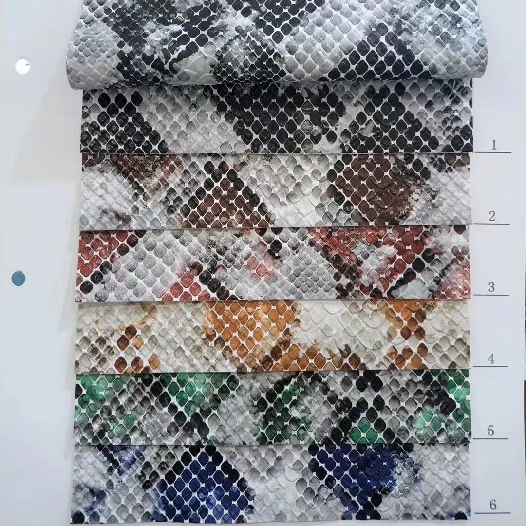 2024 nuevo estilo estampado de serpiente cuero estampado PVC cepillado fondo de equipaje sofá hogar caja de teléfono móvil stock de fábrica