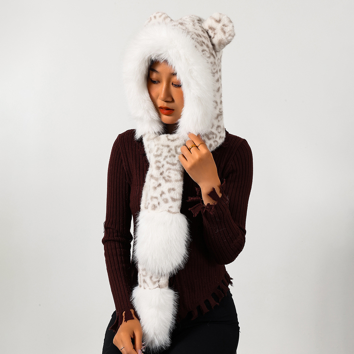 26 New winter mink fur hat and scarf set, thickened for warmth and cold protection, featuring a fashionable leopard print design