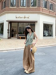 デザイン感のあるストラップの緑の格子縞のベストのストラップの女性の夏の高級感のあるスーツのズボンのカジュアルなズボンの2つのセット