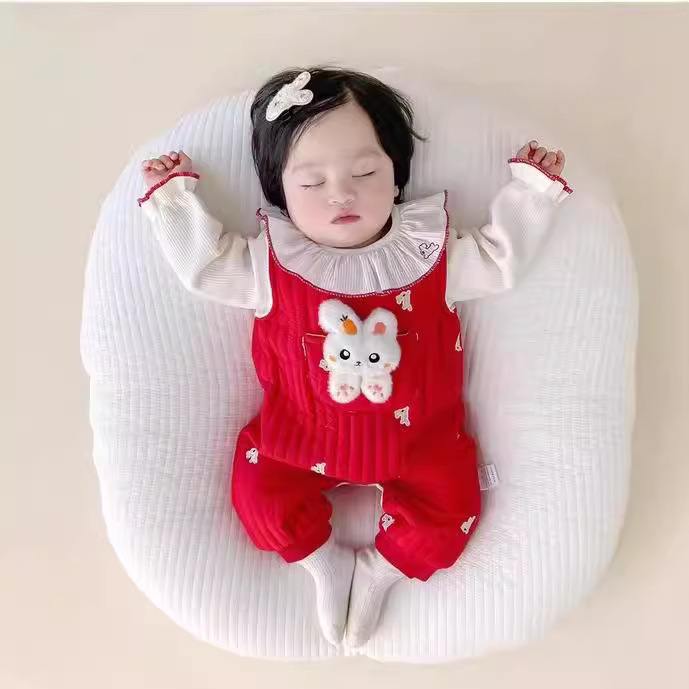 Traje de correa de conejo lindo para bebé de estilo occidental, cuello de encaje de bebé de moda, camiseta, tirantes anchos, pantalones, traje de escalada