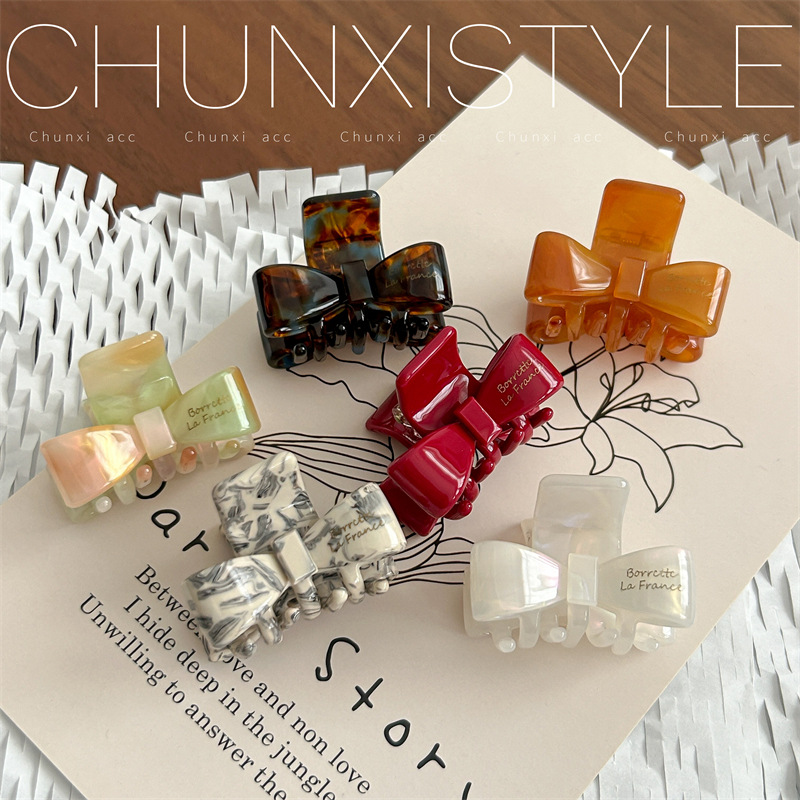 小さい蝶結び ~ 4cmの小さいサイズの前髪はシンプルです。