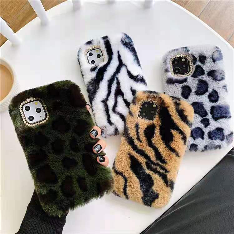 斑马纹毛绒手机壳适用iPhone17钻石保护套X潮款7P女款15超柔暖手