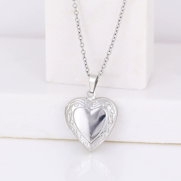 Steel necklace heart shaped, 20mm
