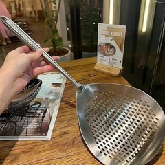 ステンレスのサンショウはスプーンを漏らします。