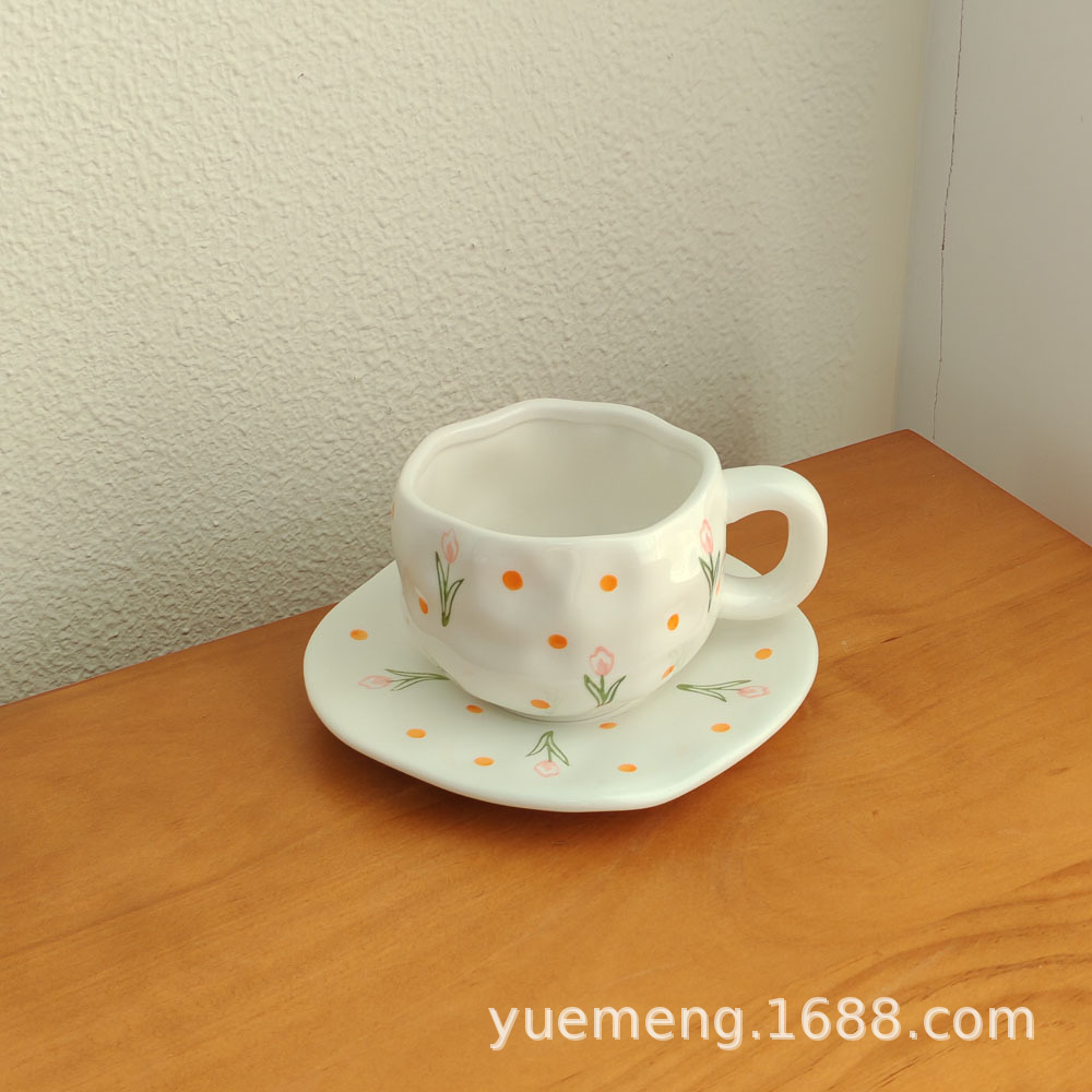 Taza de café de cerámica navideña irregular, linda taza con diseño de flores y corazones pintados a mano, juego de taza y platillo para té de la tarde