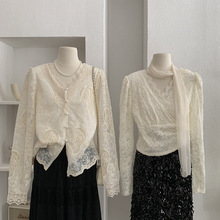 欧玛莱 刺绣镂空钩花V领加绒蕾丝衫女冬季气质珍珠单排扣上衣5642