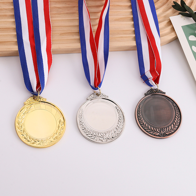 運動会のメダルは漆のマラソンのイベントのメダルの金属の標識のバッジを焼いて飾ります。|undefined