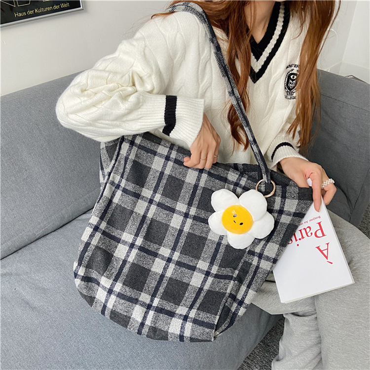 0981 Simple ins checkered woolen single-shoulder bag, hand-held cloth bag, student large-capacity shopping bag, laid-back style women's bag undefined