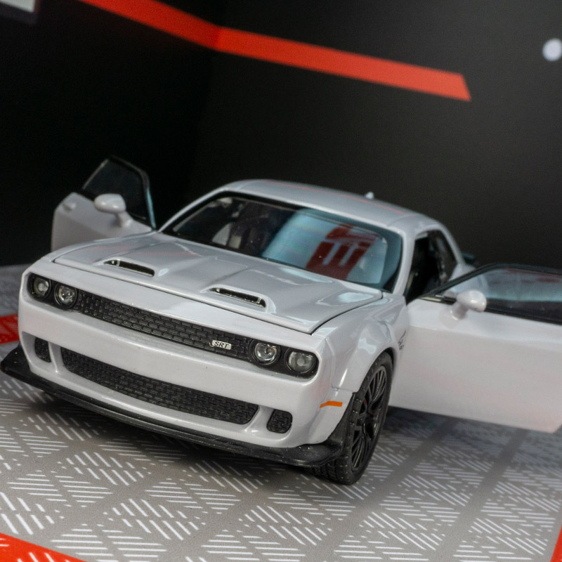 Jiaye VB32793 simulación de aleación modelo coche decoración metal coche deportivo sonido y luz tire la puerta trasera juguete