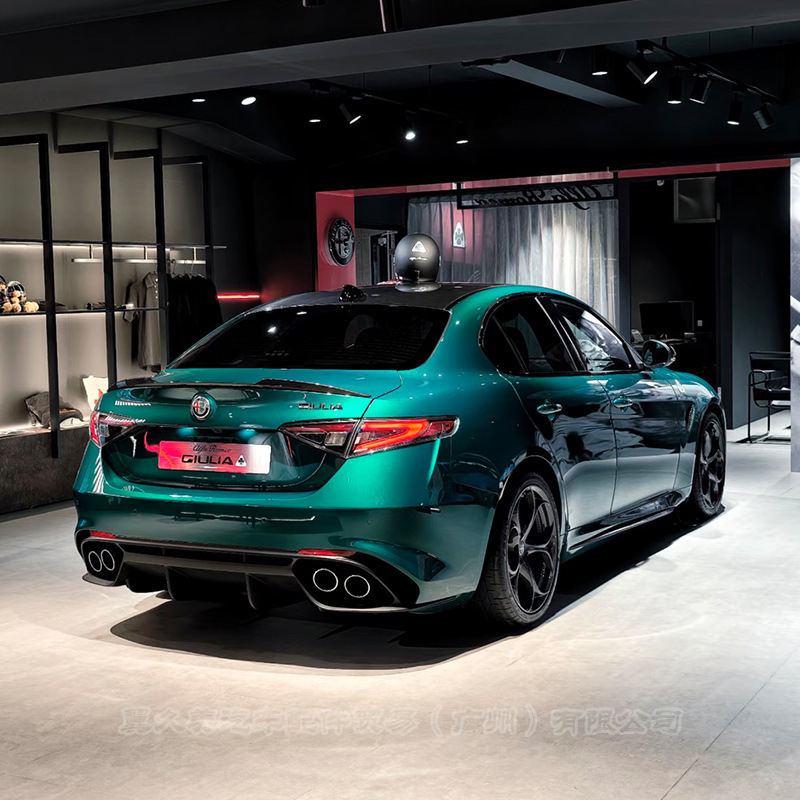 Suitable for Alfa Romeo Giulia Modified Carbon Fiber Rear Wing and Giulia Original Car Spoiler and Fixed Wing Panel
