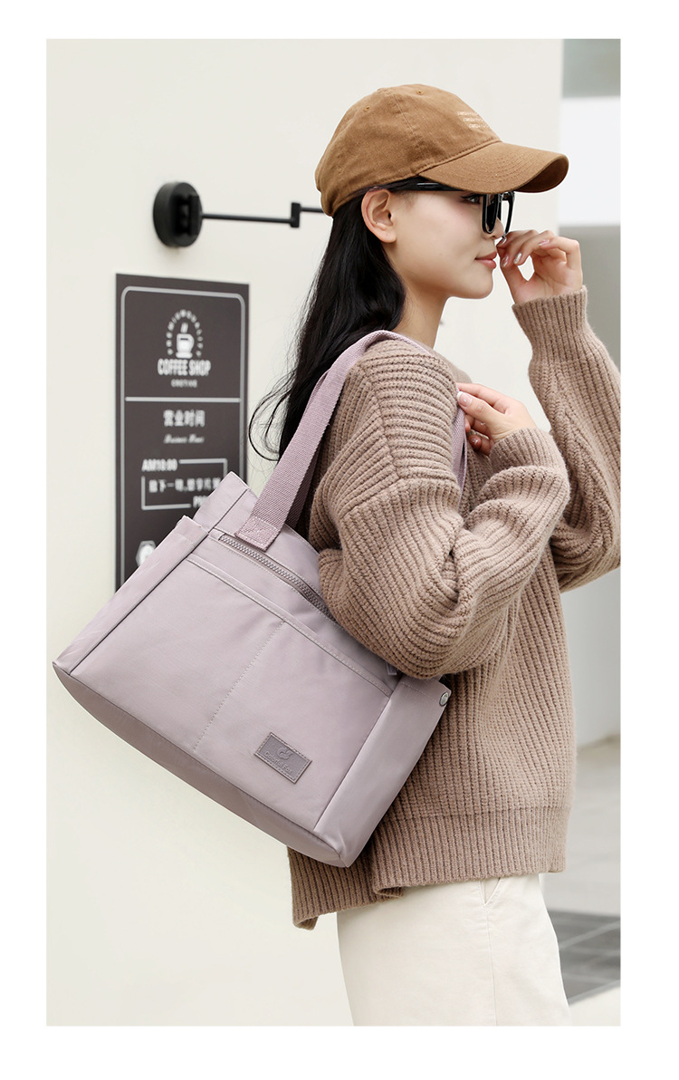Colorful Fox large-capacity tote bag, a simple Japanese single-shoulder bag for women, a multi-layered computer bag for commuting to work undefined