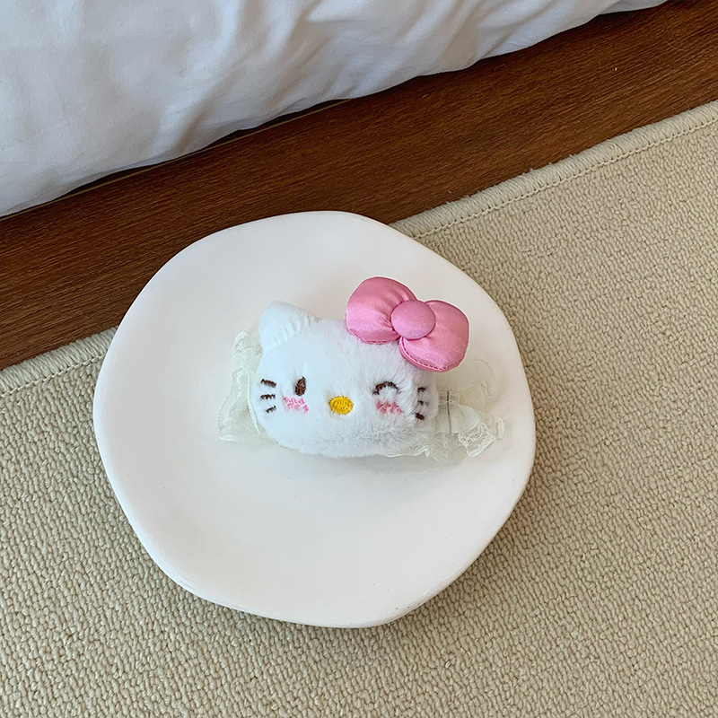 2024 nueva linda niña Kitty muñeca de peluche lavarse la cara correa de cabello para las cuatro estaciones de lavarse la cara maquillaje clip de cabello