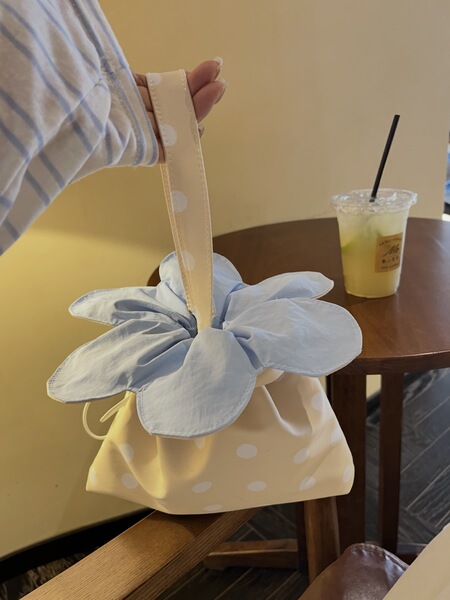 Genuine fresh shoulder bag for students