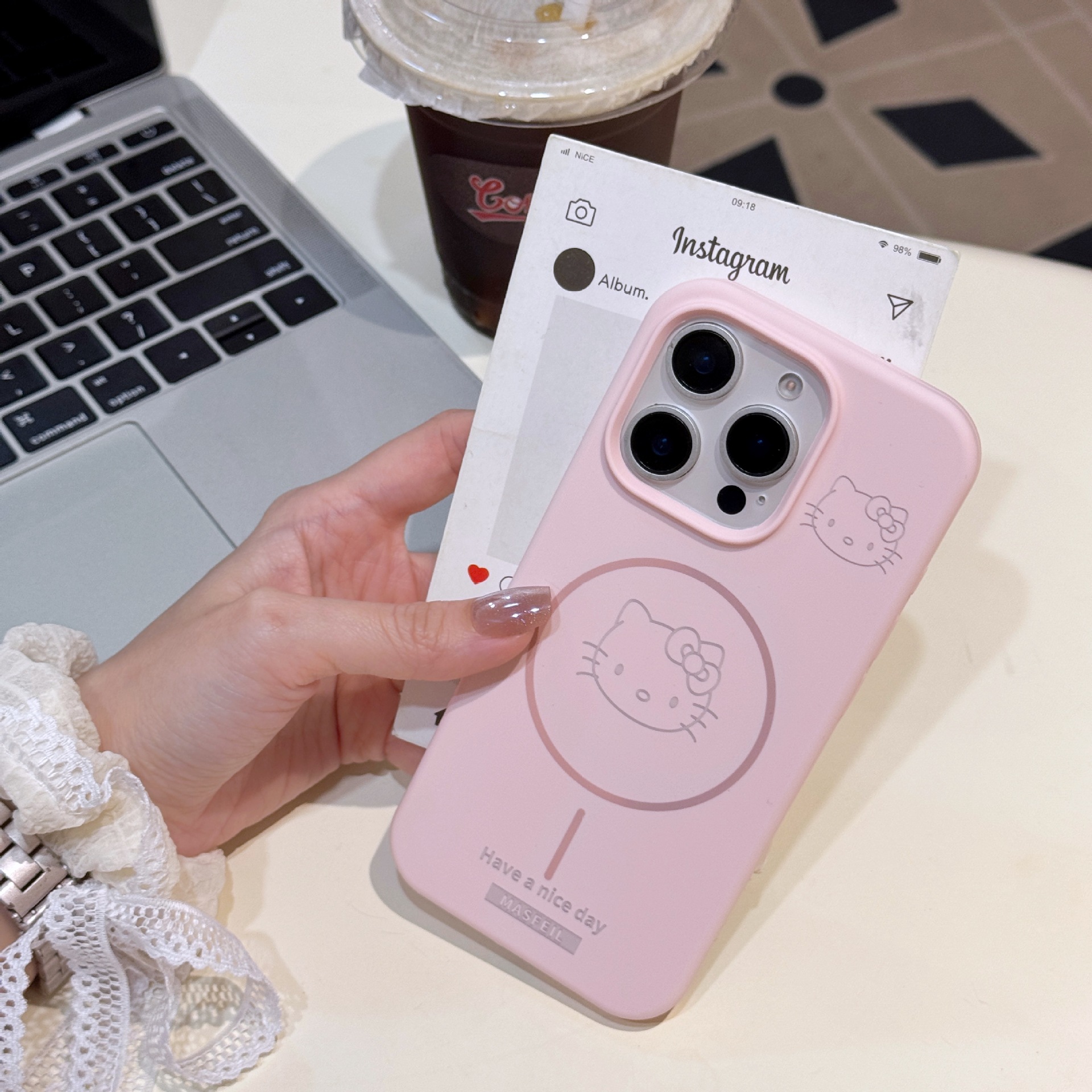 Aplicable iPhone16ProMax caja de teléfono móvil de succión magnética de gato de gatito líquido Apple 15P caja de teléfono de gran agujero de círculo fino
