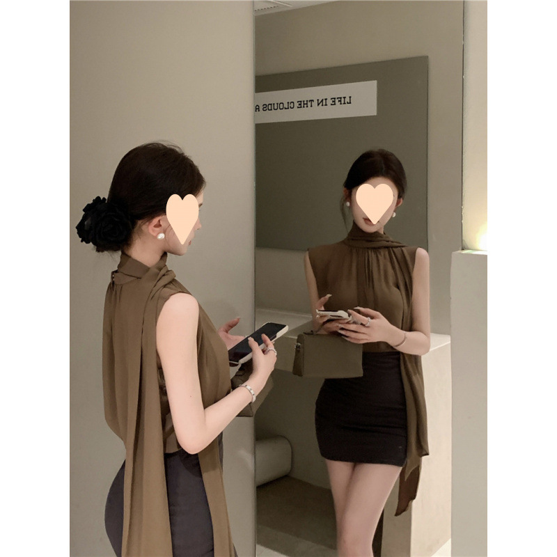 レトロなカレー色の袖なしのシフォンのシャツの女性の夏の2025年の新型の気質のリボンのお姉さんの優しい風の上着|undefined