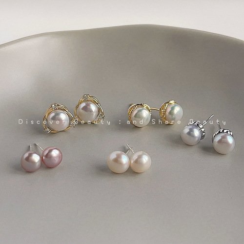 Exquisite and compact freshwater pearl earrings for women, French elegant temperament earrings, niche fashion commuting simple earrings