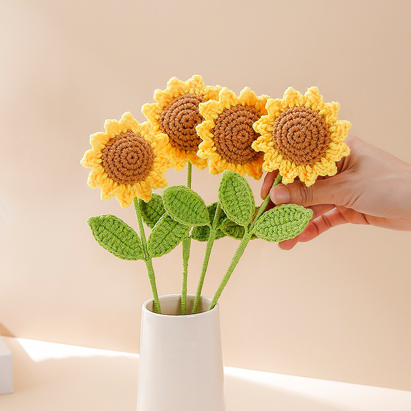Finished Product: 5 Circles of Light-Colored Sunflower Hand-Knitted Yarn, Artificial Flower Weaving Sunflower Wholesale Gift for Teacher's Day