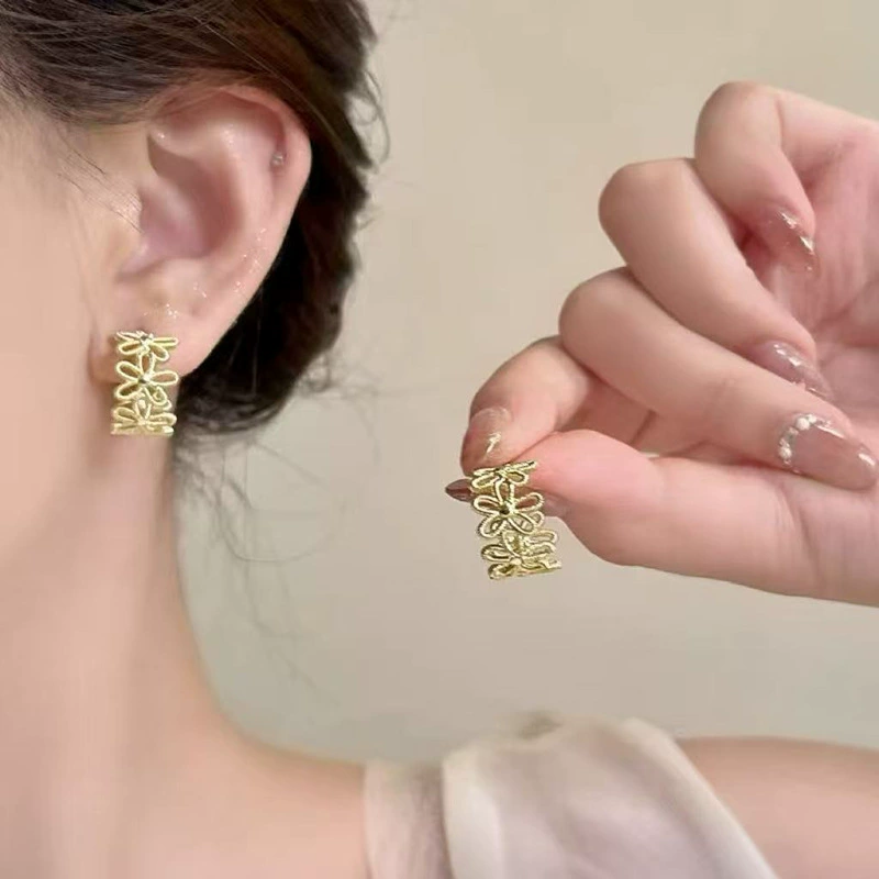 Серьги, ушные клипсы, стиль лёгкой роскоши, стиль высокого качества