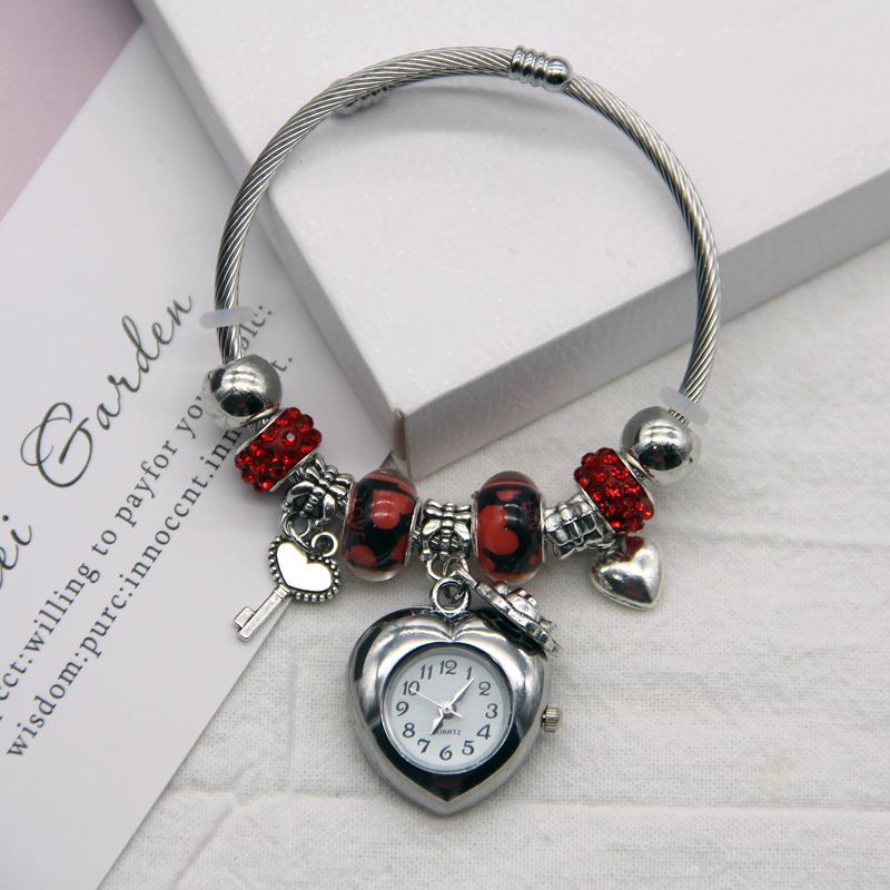 50g Weight Elegant Heart Shape Quartz Women's Watches