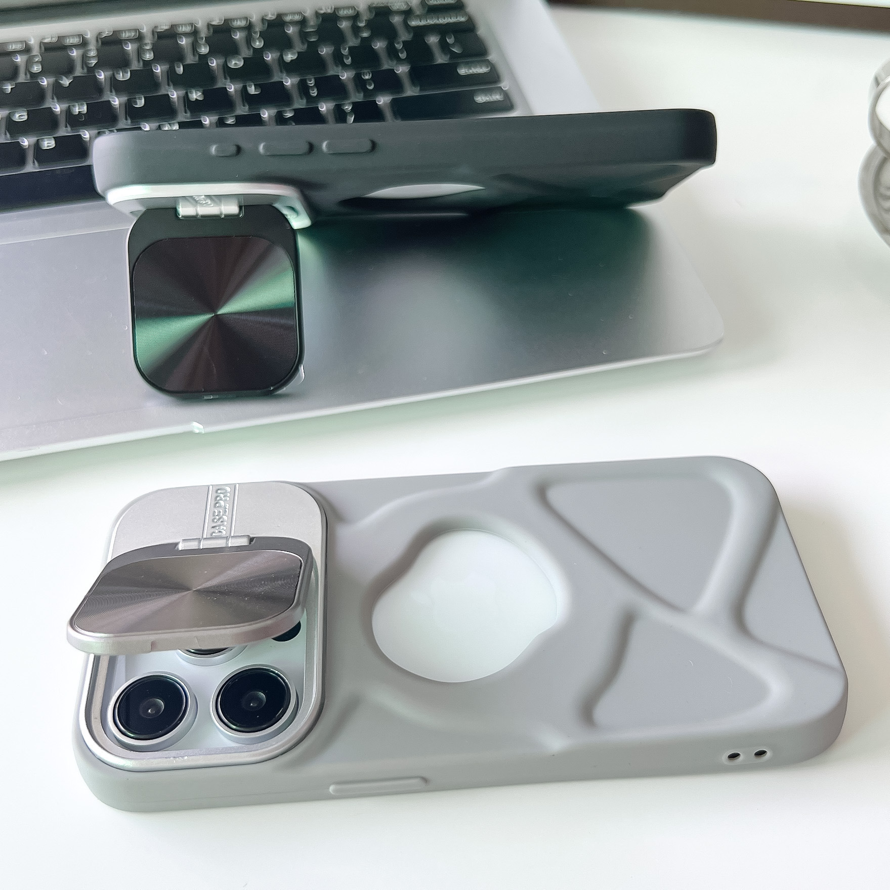 17PRO soporte de lente de silicona para iPhone16 caso de teléfono móvil todo incluido succión magnética marca de fuga Apple 15 cubierta