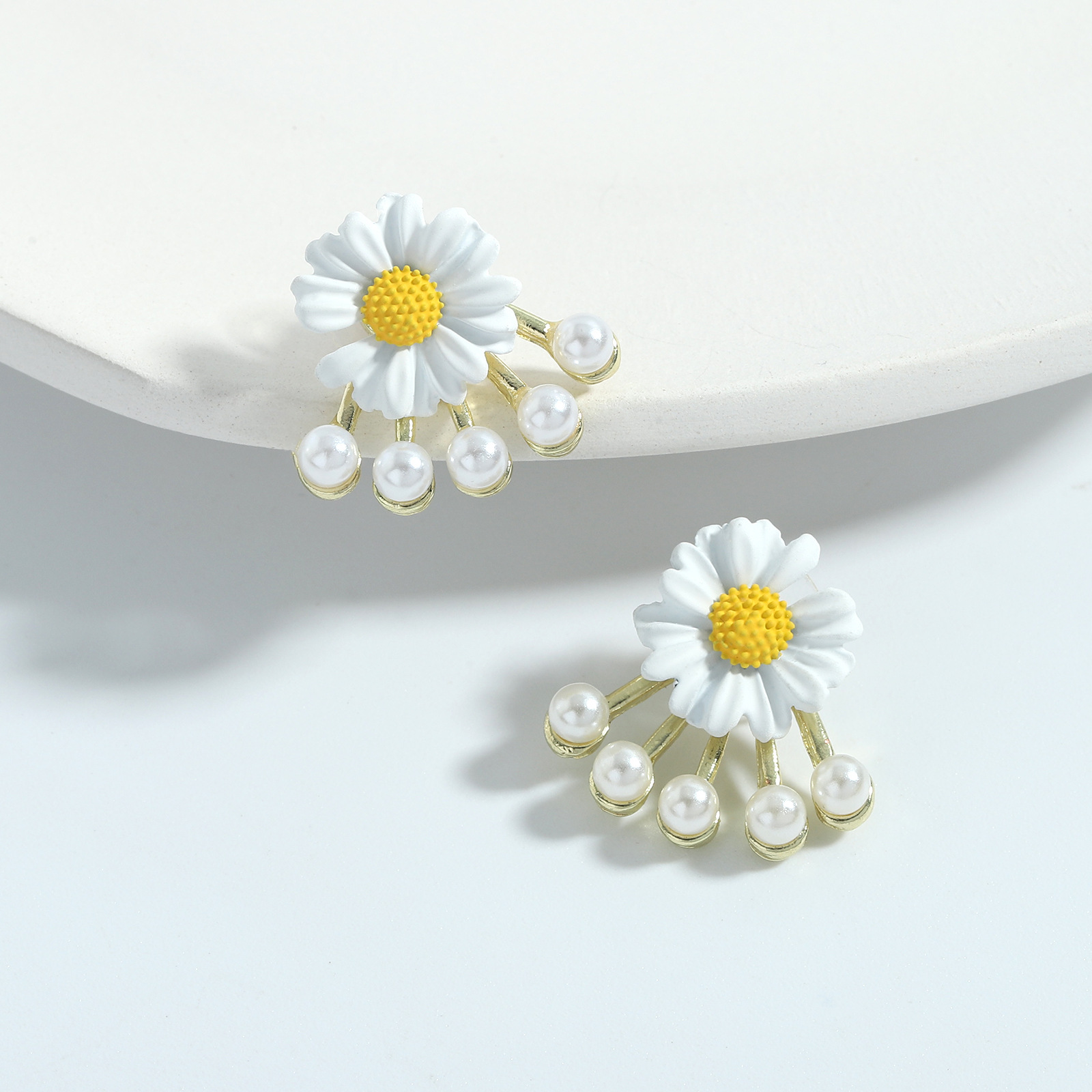 Mode Blume Eingelegte Perlen Farbige Blütenblätter Ohrringe display picture 11