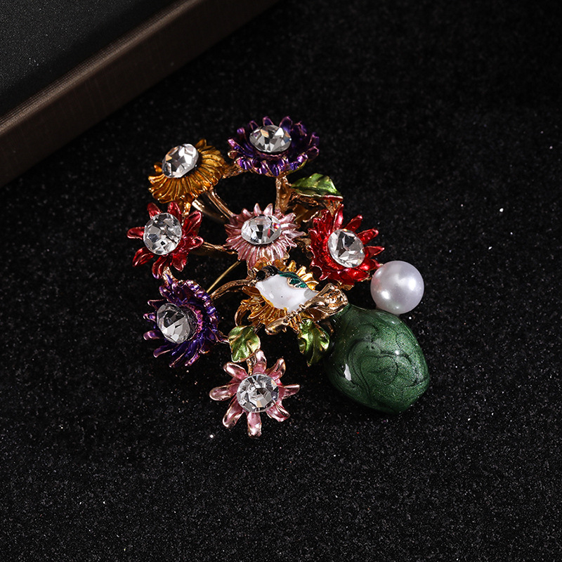 Factory direct supply enamel vase flower arrangement brooch fashion temperament all-match pearl plant flower series clothing accessories
