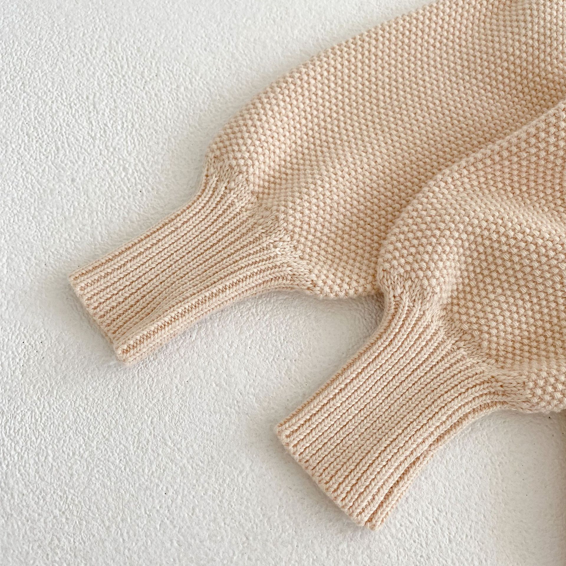 2024 Tavaszi Baba Férfi és Női Kötött V-nyakú Buborékos Ujjú Kabát Lámpás Rövidnadrág Két Részes Szett_voghion.com