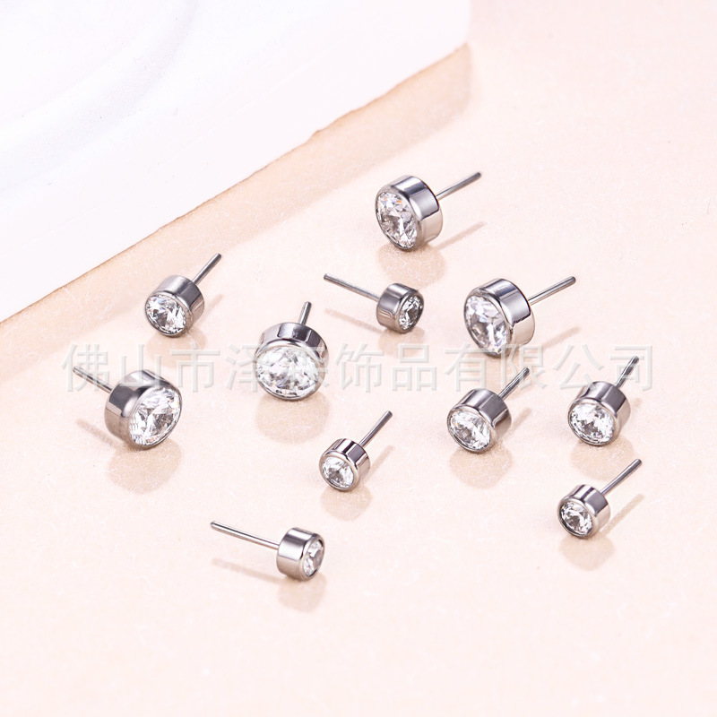 Silver pointed spike labret stud material detail