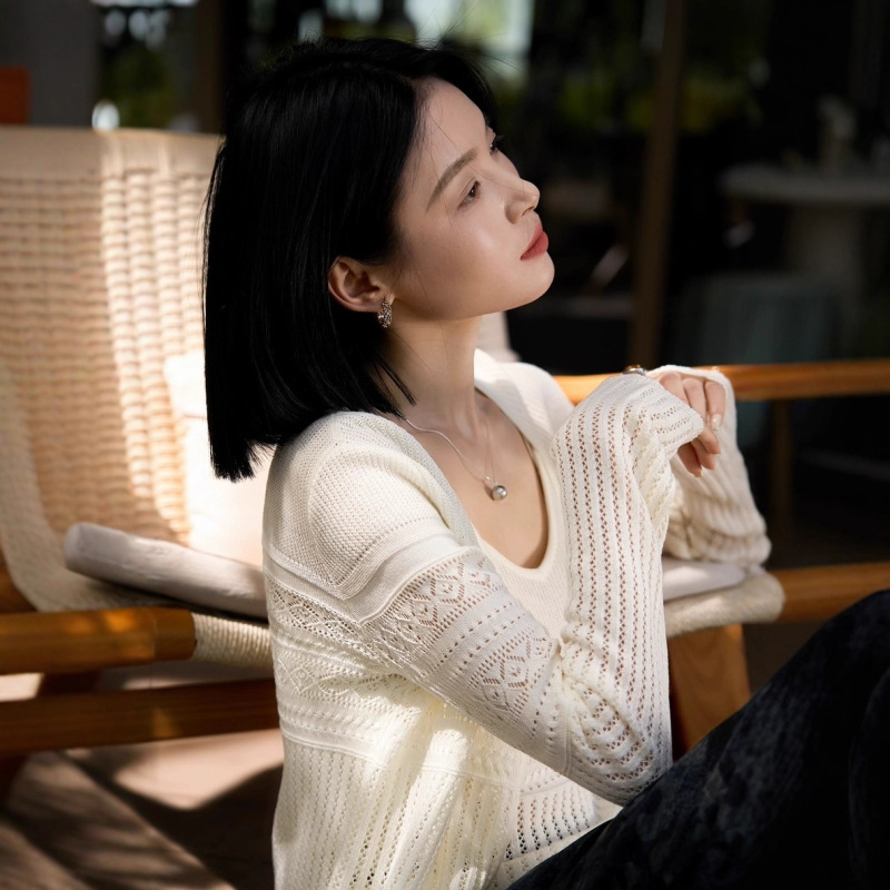 法式甜美 33羊毛混纺混纺轻盈不粘肤镂空钩花针织开衫|undefined