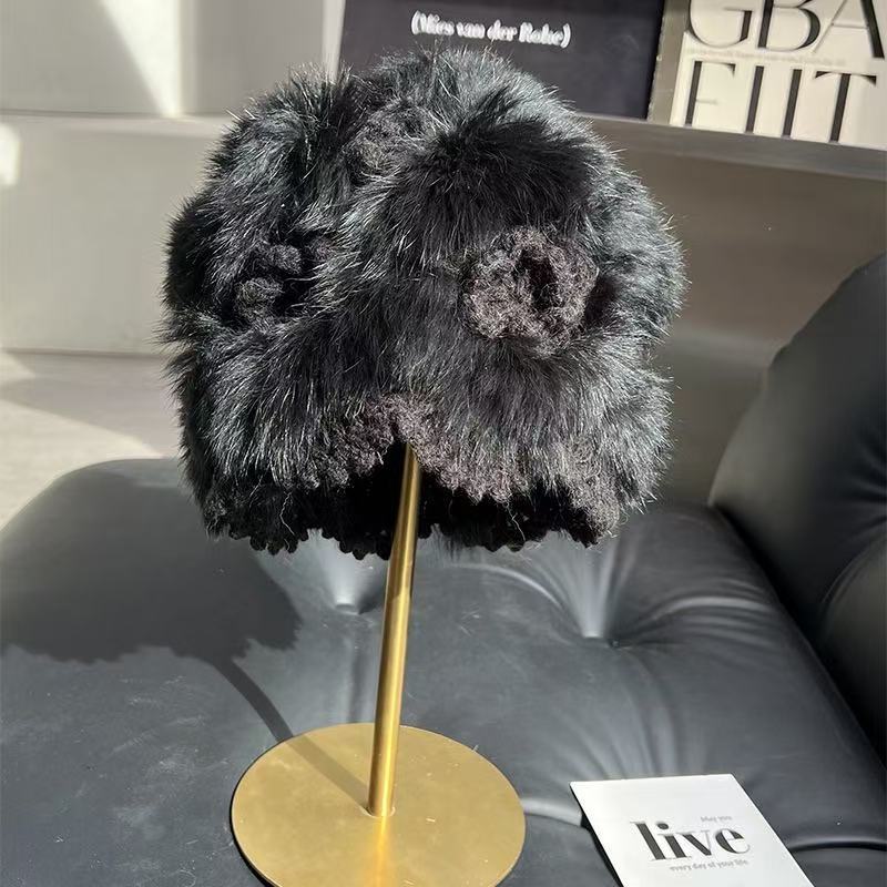 Single-sided hooked hat-black