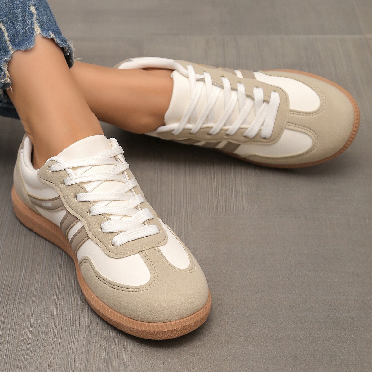 Cross-Border Women's Large Size Moral Training Shoes Sneakers 2025 New European and American Retro Color Matching Flats Shoes for Women Wholesale