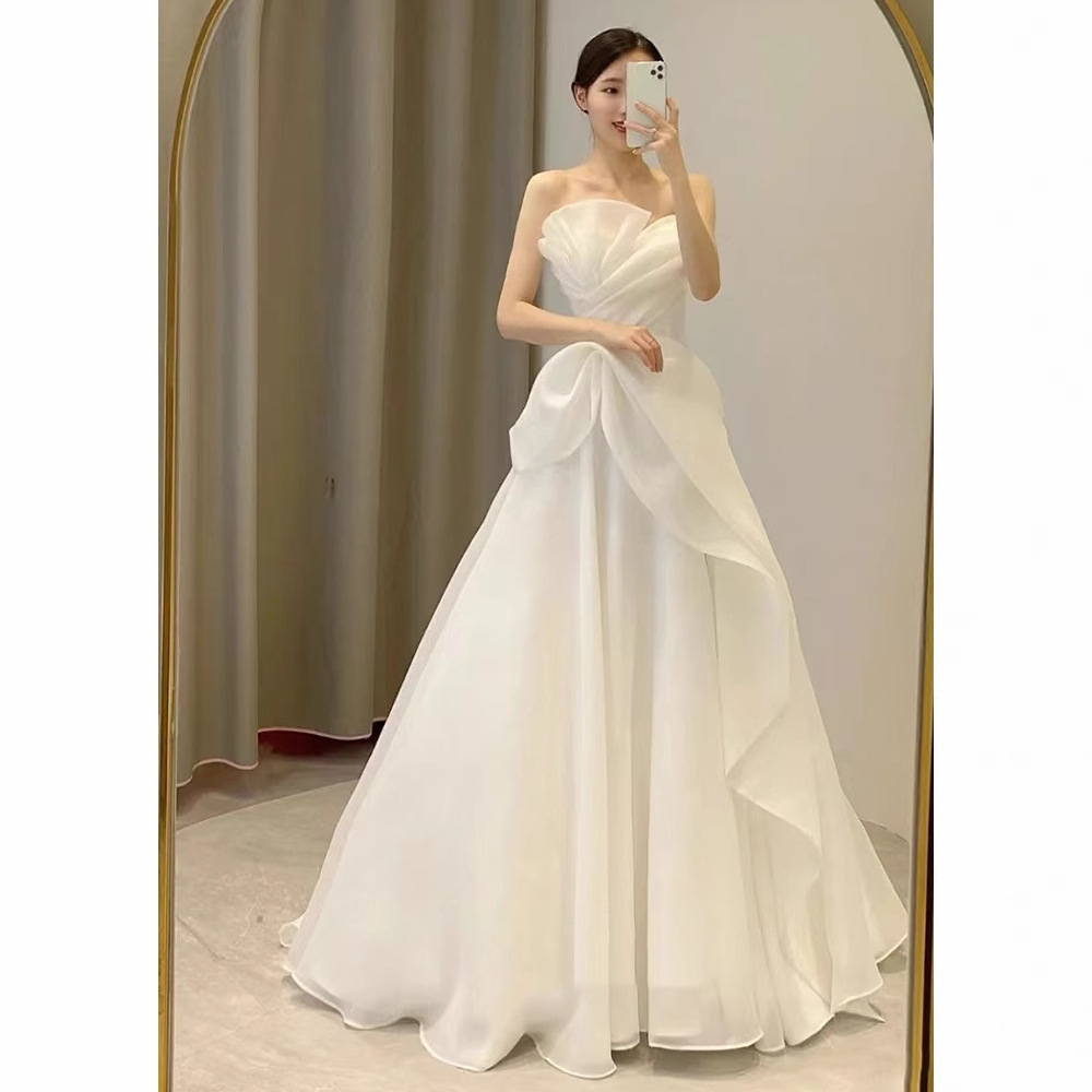 Neues sommerliches, trägerloses, leichtes Brautkleid im ätherisch-französischen Reise-Fotografie-Stil für Damen_voghion.com