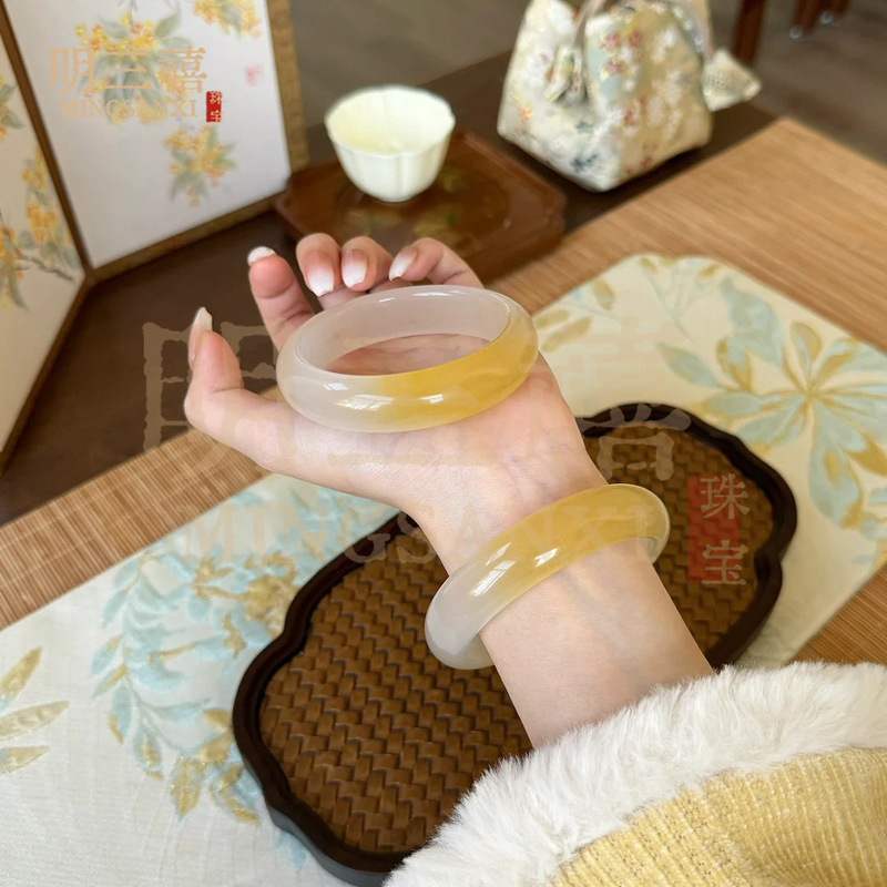 メーカー卸売り翡翠平は氷種の黄龍玉ブレスレットのために砂糖と田玉黄翡翠ブレスレットの赤い本と同じです。|undefined
