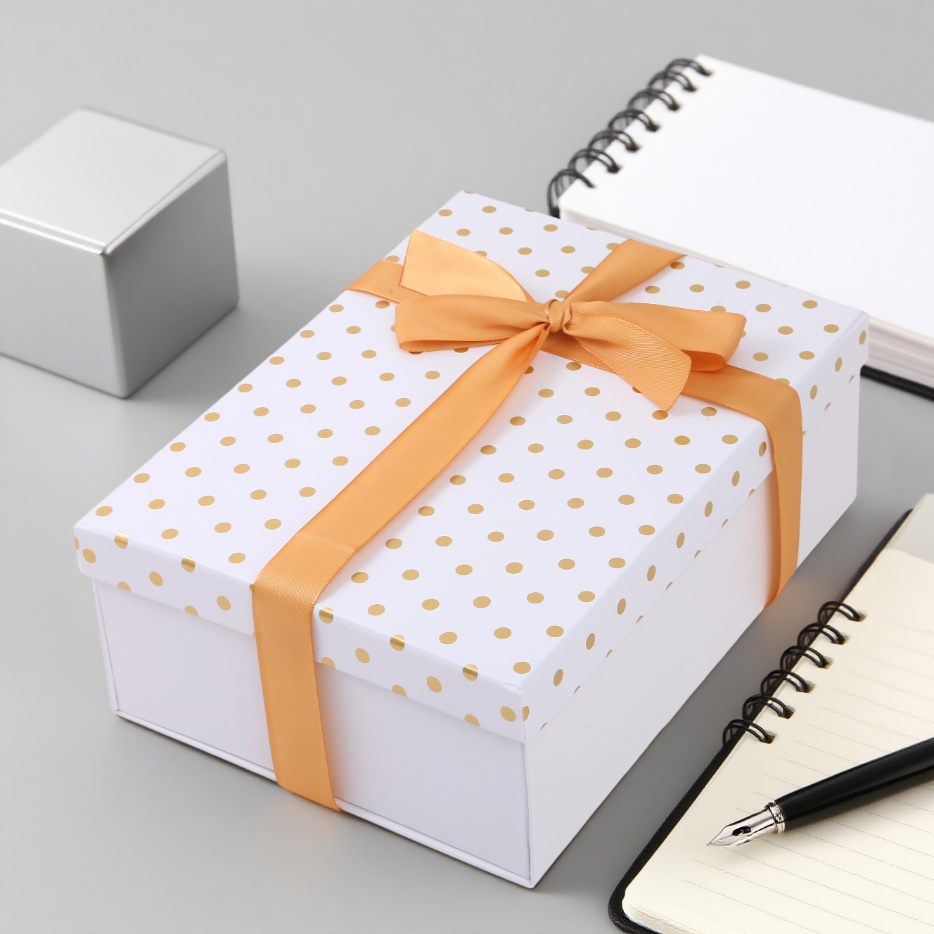 Explosiones transfronterizas plegables caja de regalo, caja de regalo de cumpleaños, caja de embalaje de arco de una pieza de Navidad