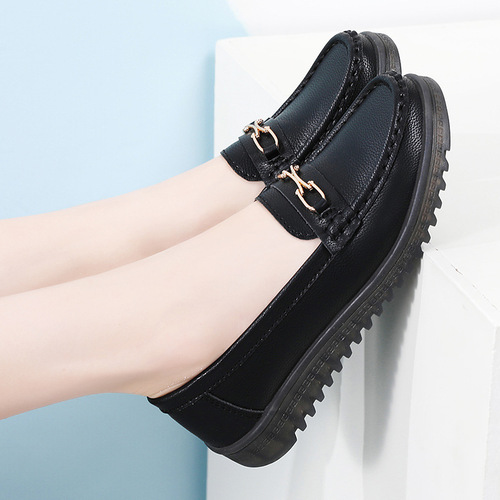 Women's Leather Flat Shoes with Calfskin Insoles, Suitable for Middle-Aged and Elderly Mothers, Slip-On Bean Shoes, Soft and Non-Slip Casual Leather Shoes