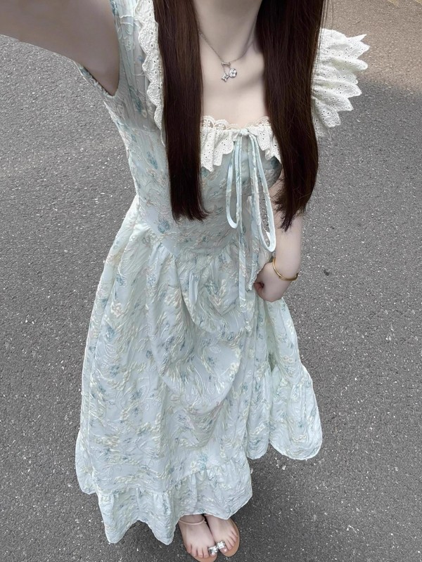 甜美穿搭碎花连衣裙女夏季温柔风初恋设计感公主裙蕾丝收腰中长裙|undefined