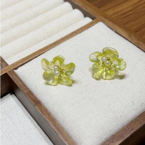 Summer is amazing! Fresh summer fluorescent yellow resin flower earrings for women, temperament versatile, super cool, great atmosphere ear accessories