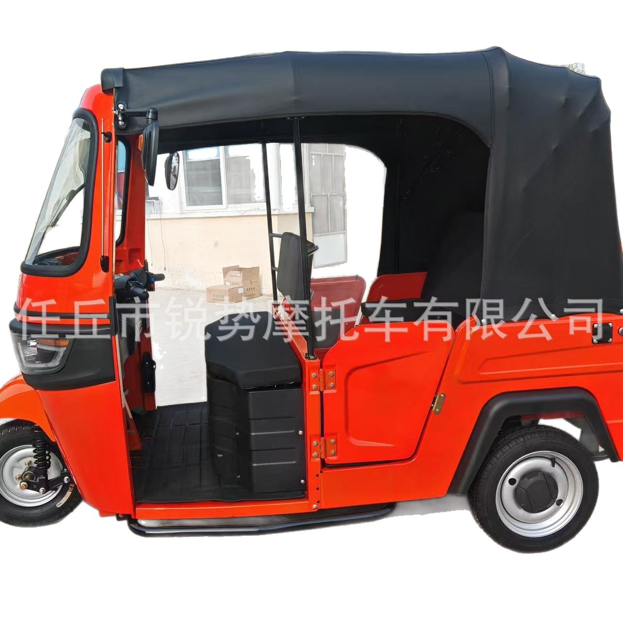 Fuel-Powered Tricycle, Black Passenger-Drawn Vehicle, Tourist-Trucked Vehicle for Passenger Transport in Scenic Areas, Gasoline-Powered Tricycle