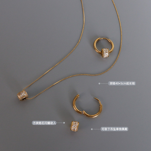 Marka French brand design full of diamonds, small waist, exquisite clavicle necklace, earrings, titanium steel 18K gold jewelry set