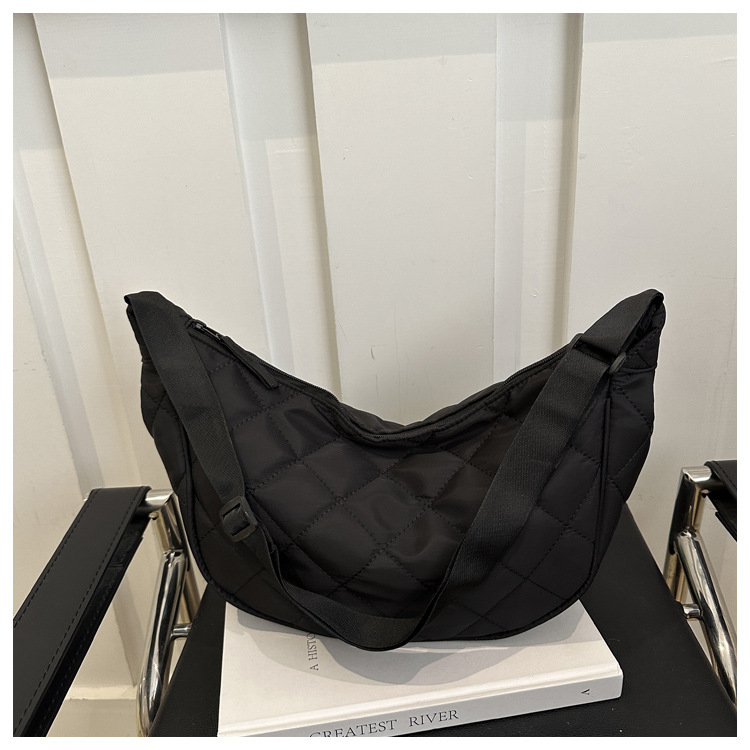 "Stylish large-capacity dumpling bag 2025 New trendy and fashionable niche single-shoulder bag, versatile and simple crossbody bag wholesale. undefined