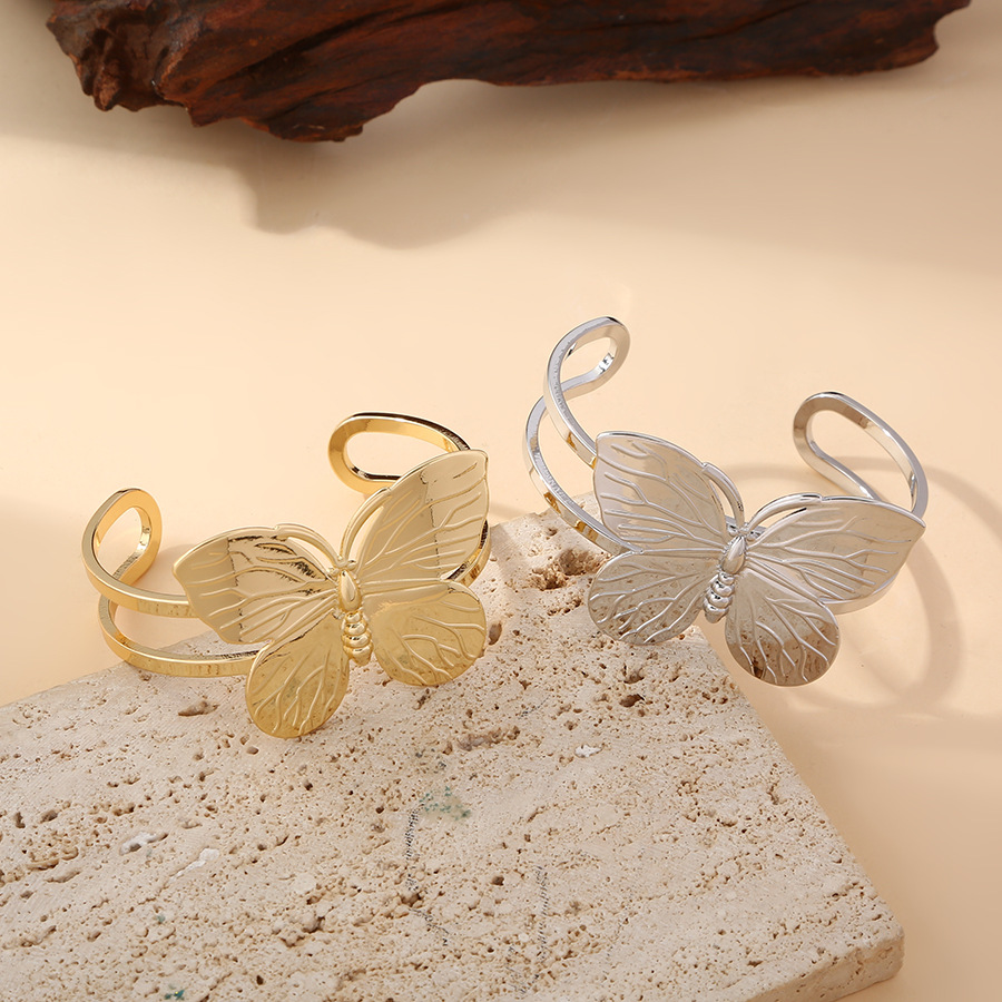 Europa y los Estados Unidos personalidad transfronteriza estereoscópica gran pulsera de mariposa dulce chica caliente viento medio abierto personalidad pulsera de latón mujer