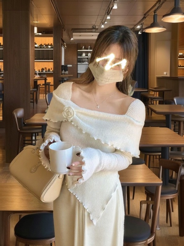辣妹一字肩喇叭袖立体花朵针织衫女秋冬木耳边方领不规则修身毛衣|undefined