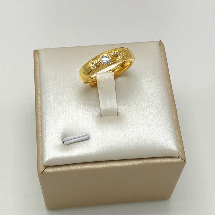 黄銅の金メッキの福の金儲けの指輪の男性の多種類の車の花は宝の蛇口の関公の戒子の金メッキの指輪を招きます。